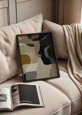 Cuadro decorativo de estilo minimalista y abstracto colocado en salón, rostros abstractos superpuestos en tonos neutros, modelo Emerging
