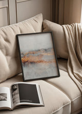 Cuadro decorativo de estilo minimalista y abstracto colocado en salón, paisaje abstracto entre niebla y tonos cobre, modelo Fog