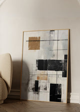 Cuadro decorativo de estilo minimalista y abstracto colocado en salón, composición abstracta geométrica en blanco, negro y beige, modelo Geometry Veris Collection VII