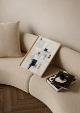 Quadro com composição de retângulos, linhas finas e blocos sobrepostos em branco partido, cinzento, preto e bege, num estilo abstrato geométrico contemporâneo. Disponível em kudeko.com