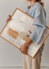 Wandbild mit abstrakter Komposition aus transluzenten Formen, feinen geschwungenen Linien sowie Beige, Creme, Off-White und sanftem Braun im modernen Stil. Erhältlich auf kudeko.com