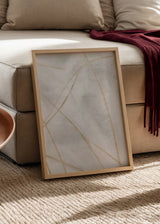 Quadro com composição abstrata de linhas finas bege areia sobre fundo branco quebrado e cinzento suave, de estilo depurado e sereno. Disponível em kudeko.com
