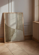Cuadro decorativo de estilo minimalista y abstracto colocado en salón, composición abstracta orgánica en tonos beige, modelo Glide