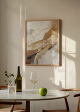 Tableau encadré avec composition abstraite en blanc, beige, doré et touches sombres, aux formes fluides et au style contemporain épuré. Disponible sur kudeko.com
