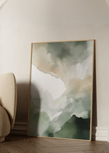 Cuadro decorativo de estilo minimalista y abstracto colocado en salón, composición abstracta en verdes suaves, modelo Ilusión Artística Verde I