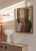 Wandbild mit überlagerten abstrakten organischen Formen in Olivgrün, Altrosa, Bordeaux und Braun auf hellbeigem Hintergrund, im zeitgenössischen abstrakten Stil. Erhältlich auf kudeko.com