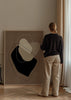 Tableau encadré avec composition abstraite de formes organiques superposées en brun taupe, beige, crème et noir, avec lignes fines claires et foncées, dans un style abstrait épuré. Disponible sur kudeko.com