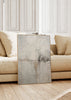 Quadro abstrato em branco pérola, cinzento, bege e preto, com texturas suaves, veladuras difusas, apontamentos escuros e estilo contemporâneo depurado. Disponível em kudeko.com