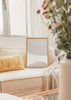 Wandbild mit abstrakten geschwungenen Formen in Sandbeige und Off-White, klare Komposition im minimalistischen Stil für moderne und ausgewogene Wandgestaltung. Erhältlich auf kudeko.com