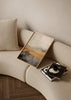Tableau avec paysage abstrait en beige, doré, gris et noir, ambiance brumeuse, contrastes doux et style abstrait contemporain pour décoration murale. Disponible sur kudeko.com