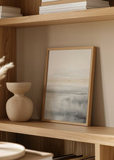 Cuadro decorativo de estilo minimalista y abstracto colocado en salón, paisaje marino en acuarela suave, modelo Paisaje Mar Watercolor I