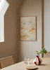Tableau encadré de paysage doux avec arbres diffus, brume légère, cours d’eau discret et tons ivoire, beige, sable et gris clair, dans un style nature et paysage apaisant. Disponible sur kudeko.com