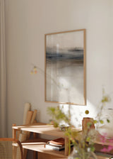 Wandbild mit abstrakter Landschaft in Elfenbein, Blaugrau, Beige und sanftem Braun, mit diffuser Komposition und abstraktem Stil für moderne Wandgestaltung. Erhältlich auf kudeko.com