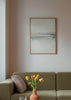Cuadro decorativo de estilo minimalista y abstracto colocado en salón, paisaje abstracto en tonos suaves, modelo Set