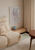 Tableau avec formes organiques superposées en gris perle, rose poudré et beige doux, fines lignes courbes, style abstrait sur fond clair et cadre décoratif. Disponible sur kudeko.com