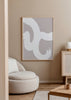 Cuadro decorativo de estilo minimalista y abstracto colocado en salón, abstracto orgánico en beige suave, modelo Soft and Beige II