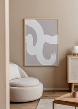 Cuadro decorativo de estilo minimalista y abstracto colocado en salón, abstracto orgánico en beige suave, modelo Soft and Beige II