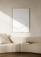 Cuadro decorativo de estilo minimalista y abstracto colocado en salón, líneas orgánicas minimalistas en blanco y gris, modelo Soft Line I