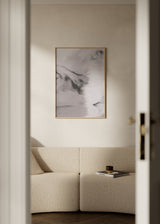 Cuadro decorativo de estilo minimalista y abstracto colocado en salón, composición abstracta de textura suave en grises, modelo Soft Texture I