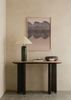 Cuadro decorativo de estilo minimalista y abstracto colocado en salón, montañas etéreas con reflejo sereno, modelo Tranquil Mountain Reflection