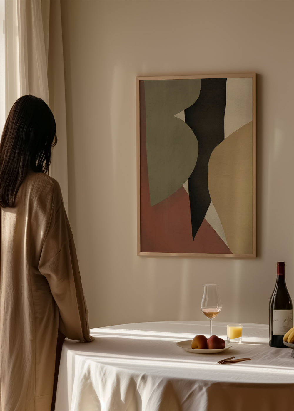 Tableau encadré avec formes abstraites organiques et géométriques en vert sauge, beige sable, terracotta, noir et blanc cassé, style contemporain et équilibré. Disponible sur kudeko.com