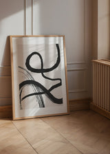 Cuadro decorativo de estilo minimalista y blanco_y_negro colocado en salón, composición abstracta de pinceladas negras, modelo Abstract Brush No2