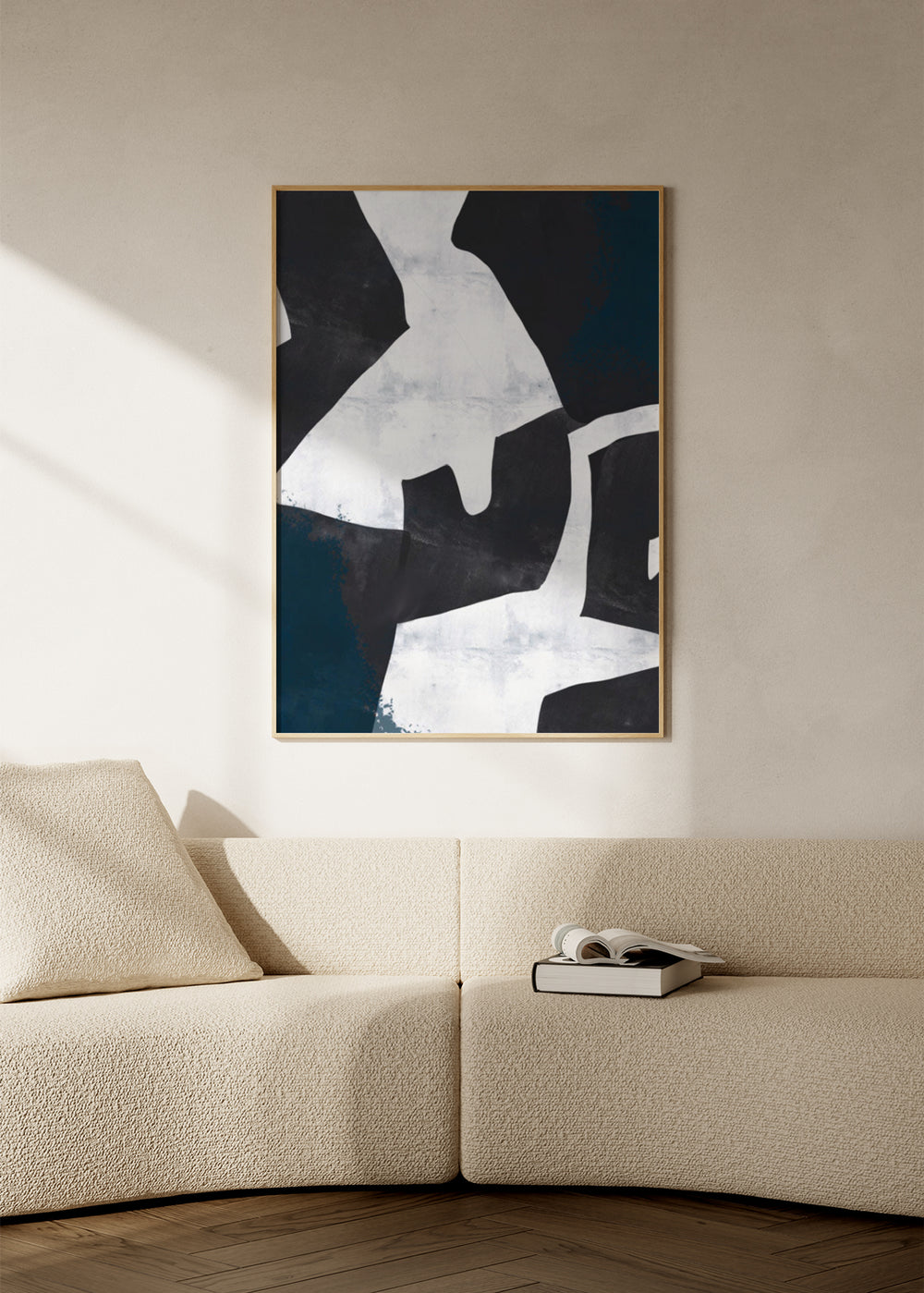 Tableau abstrait en noir et blanc avec formes irrégulières, dans un cadre noir, kudeko.com. Disponible sur kudeko.com