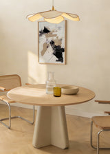 Tableau avec composition abstraite en noir, beige, blanc cassé et gris, grandes formes peintes, traits croisés, fond clair et style contemporain pour une décoration murale sobre. Disponible sur kudeko.com