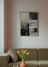 Wandbild mit geometrischer Komposition aus rechteckigen Flächen, großem überlagerten Kreis und weichen Texturen in Schwarz, Weiß, Grau und Beige, in einem ausgewogenen zeitgenössischen Stil. Erhältlich auf kudeko.com