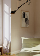 Tableau à composition géométrique avec cercles superposés, lignes fines et blocs rectangulaires en noir, gris fumé et blanc cassé, dans un style contemporain et épuré. Disponible sur kudeko.com