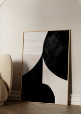 Cuadro decorativo de estilo minimalista y blanco_y_negro colocado en salón, composición abstracta geométrica en blanco y negro, modelo Night