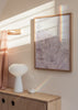 Cuadro decorativo de estilo minimalista y fotografía colocado en dormitorio, flores silvestres suaves en tonos pastel, modelo Summer Flowers II