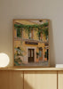 Quadro com fachada de restaurante em Roma, paredes amarelas, janelas de madeira, candeeiros clássicos, trepadeiras verdes e estilo fotográfico de inspiração mediterrânica. Disponível em kudeko.com