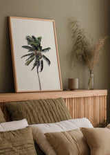 Cuadro decorativo de estilo minimalista y fotografía colocado en salón, palmera tropical al viento, modelo Windy Palm Tree