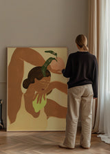 Cuadro decorativo de estilo minimalista y ilustración colocado en salón, figura femenina abstracta con frutas, modelo Lemonapple