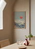 Quadro japonês de paisagem nevada com monte Fuji e sol vermelho em estilo Japandi, kudeko.com. Disponível em kudeko.com