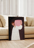 Tableau illustré coloré représentant une femme en tunique blanche portant un bol rose, par Bea Muller. Disponible sur kudeko.com