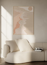 Wandbild mit Strand, geschwungener Uferlinie, weißer Gischt, beiger Sonne sowie Sand-, zarten Korall- und Cremetönen im Natur- und Landschaftsstil. Erhältlich auf kudeko.com