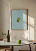 Cuadro decorativo de estilo minimalista y nórdico colocado en cocina, ilustración minimalista de gilda con aceitunas y piparras, modelo Gildas