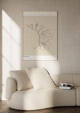 Gerahmtes Wandbild mit blühendem Zweig in feinen schwarzen Linien auf hellem Beigeton, ruhige botanische Komposition im minimalistischen und modernen Stil. Erhältlich auf kudeko.com