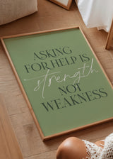 Cuadro decorativo de estilo minimalista y orgánico colocado en dormitorio, frase motivacional tipográfica en verde salvia, modelo Asking Help