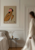 Cuadro decorativo de estilo minimalista y orgánico colocado en dormitorio, mujer con flores cubriendo el rostro, modelo Mask