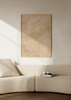 Cuadro decorativo de estilo minimalista y orgánico colocado en living, textura orgánica en tonos arena, modelo Pasto de Invierno
