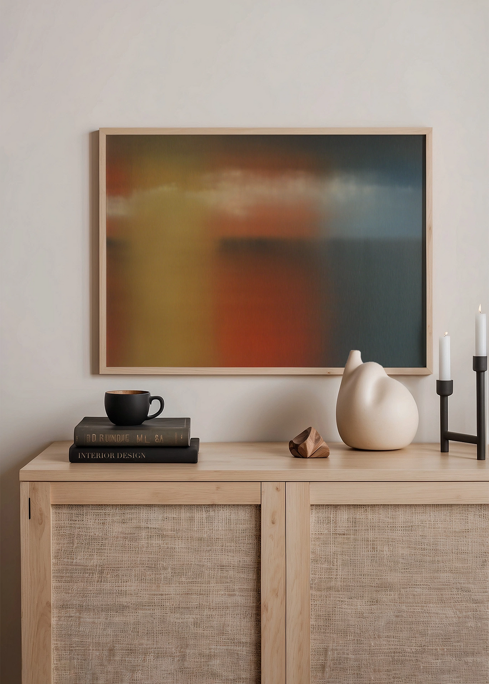 Cuadro decorativo de estilo minimalista y orgánico colocado en salón, composición abstracta en tonos cálidos y azulados, modelo Burgeoning Surge