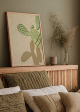 Cuadro decorativo de estilo minimalista y orgánico colocado en salón, cactus minimalista con sombras suaves, modelo Cacti Shadowplay