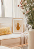 Cuadro decorativo de estilo minimalista y orgánico colocado en salón, jarrón bohemio en tonos tierra, modelo Jarrón Bohemio IV