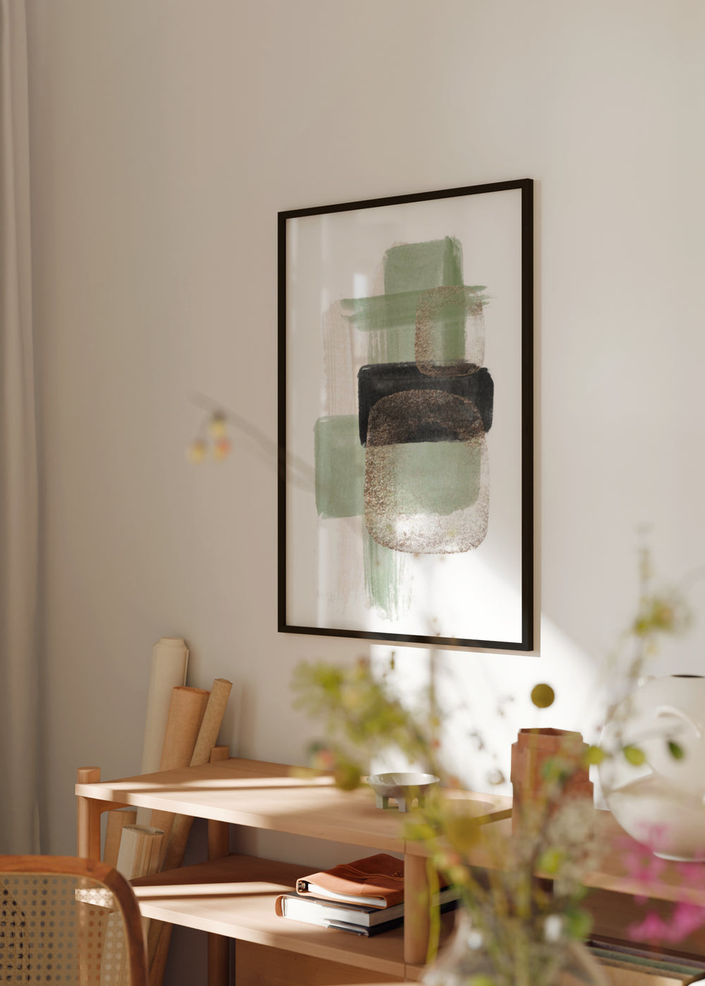 Cuadro decorativo de estilo minimalista y orgánico colocado en salón, composición abstracta en verde salvia, modelo Simple Green 2