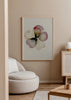 Cuadro decorativo de estilo minimalista y sereno colocado en dormitorio, flor de almendra en acuarela suave, modelo Flor de Almendra