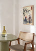 Cuadro decorativo de estilo minimalista y sereno colocado en salón, samurái contemplativo con bambú y sol rojo, modelo Kodoku
