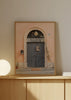 Cuadro decorativo de estilo minimalista y sereno colocado en salón, puerta de librería italiana en tonos cálidos, modelo The Libreria Door